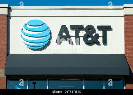 Melden Sie sich bei einem AT&T-Einzelhändler an Stockfoto