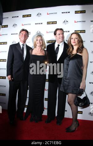 HOLLYWOOD, CA - JANUAR 22: John Easterling, Olivia Newton John, John Travolta und Kelly Preston bei der "G'Day USA 2011" Black Tie Gala im Hollywood Palladium am 22. Januar 2011 in Hollywood, Kalifornien Menschen: John Easterling, Olivia Newton John, John Travolta und Kelly Preston Stockfoto