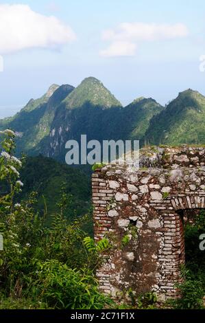 Der Blick auf die Festung und das Tal der Citadelle la ferriere bei Cap Haitien, Haiti. Stockfoto