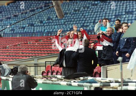 Ricky Tomlinson während der Dreharbeiten als Mike Bassett England Manager im Wembley Stadium, London 1998 Stockfoto