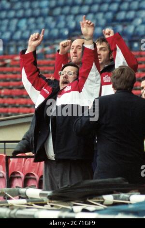 Ricky Tomlinson während der Dreharbeiten als Mike Bassett England Manager im Wembley Stadium, London 1998 Stockfoto