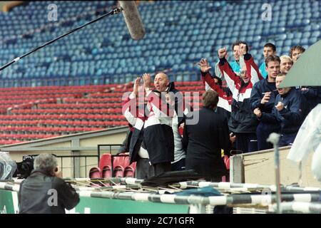 Ricky Tomlinson während der Dreharbeiten als Mike Bassett England Manager im Wembley Stadium, London 1998 Stockfoto