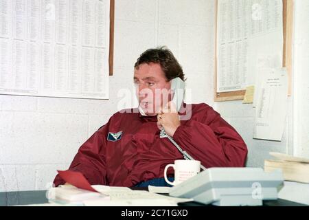 Harry Redknapp Manager von West Ham United in seinem Büro auf dem Ausbildungsgelände der Chadwell Heath im Jahr 1997 Stockfoto