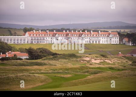 Turnberry, Schottland, Großbritannien. Juli 2020. Bild: Neue Forderungen nach einer Untersuchung der Geschäfte Trumps wurden gestellt, nachdem Trump Turnberry Resort die Erweiterung des Resorts und den Bau einer neuen Entwicklung auf dem umliegenden Land westlich des Hotelkomplexes in den Blick nimmt. Quelle: Colin Fisher/Alamy Live News Stockfoto
