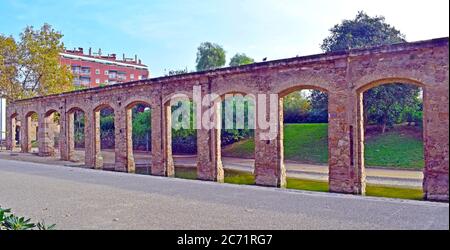 Aquädukt in El Clot öffentlichen Park in Barcelona Spanien Stockfoto