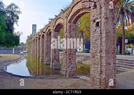 Aquädukt in El Clot öffentlichen Park in Barcelona Spanien Stockfoto