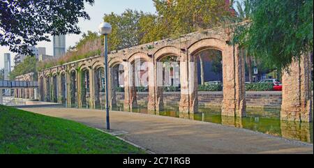 Aquädukt in El Clot öffentlichen Park in Barcelona Spanien Stockfoto