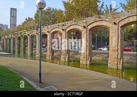 Aquädukt in El Clot öffentlichen Park in Barcelona Spanien Stockfoto