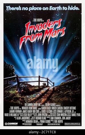 Invaders from Mars (1986) Regie: Toby Hooper mit Karen Black, Hunter Carson und Timothy Bottoms. Eine kleine Stadt in von Aliens, die beginnen, die Köpfe der Bewohner zu übernehmen überfallen. Stockfoto