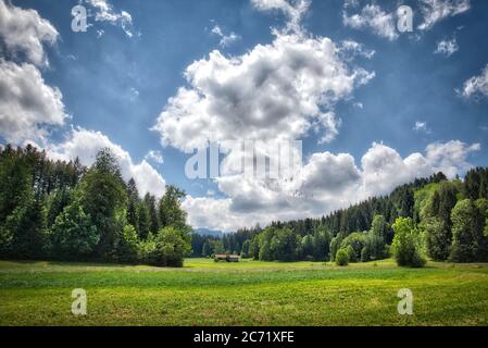 DE - BAYERN: Alpenlandschaft oberhalb von Bad Tölz am Wackersberg Stockfoto