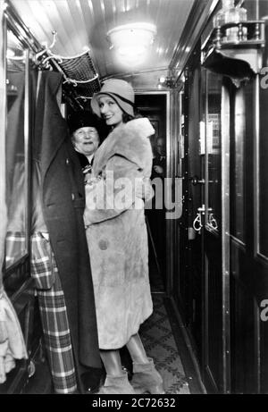 GRETA GARBO mit ihrer Mutter bei ihrer Ankunft aus den USA für einen Besuch in Schweden im Dezember 1928 Stockfoto