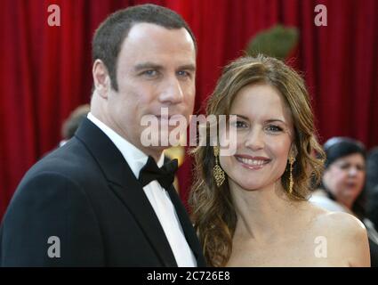 Hollywood, KALIFORNIEN, USA. Februar 2008. Sonntag, 24. Februar 2008. John Travolta und seine Frau Kelly Preston kommen zu den 80. Jährlichen Academy Awards im Kodak Theater in Hollywood, Kalifornien. JAVIER ROJAS/PI, prensa-internacional.com Quelle: Javier Rojas/Pi/Prensa Internacional/ZUMA Wire/Alamy Live News Stockfoto