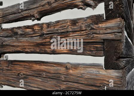 Nahaufnahme Detail der verwitterten Holzhütte Kirche. Stockfoto