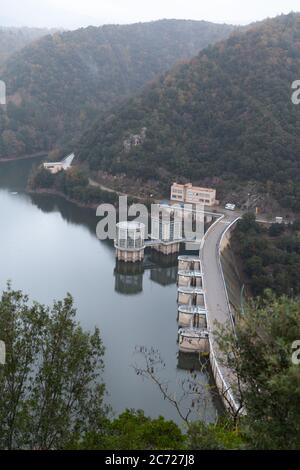 Vilanova de Sau, Spanien - 18. November 2018: Staudamm des Sau-Stausees Stockfoto