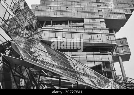 Hannover, 23. Mai 2020: Schwarz-weiß-Foto des Verwaltungsgebäudes der Norddeutschen Landesbank NordLB Stockfoto