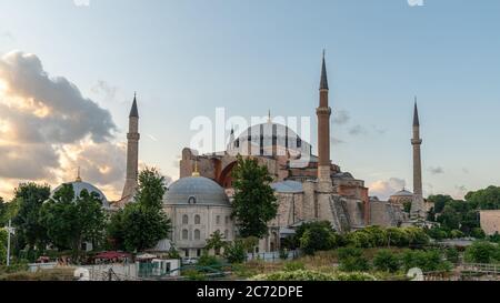 istanbul, Türkei - Juni 2019: Hagia Sophia Ayasofya Museum im Sultanahmet Square Park, istanbul, Türkei Stockfoto