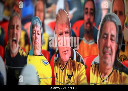 Eine allgemeine Ansicht der Pappe Ausschnitt von Fans in den Ständen einschließlich Donald Trump vor dem Sky Bet League One Play-off-Finale im Wembley Stadium, London. Stockfoto