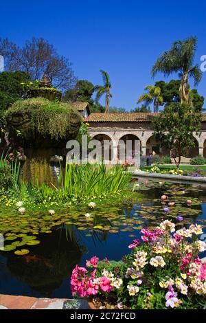 Central Courtyard Fountain, Mission San Juan Capistrano, Orange County, California, USA Stockfoto