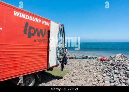 Windsurfer bei Bahia de Formas bei Pozo Izquierdo auf Gran Canaria, Kanarische Inseln, Spanien Stockfoto