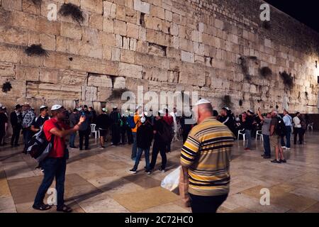 Touristen fotografieren knurrende Wand, Stadt Jerusalem Israel. Stockfoto