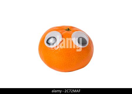 Niedliche kleine Mandarin-Charakter mit großen Googly Augen isoliert auf weißem Hintergrund. Stockfoto