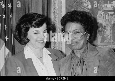 Die Bürgermeisterin von San Francisco, Dianne Feinstein, und die Betreuerin, Willie Kennedy, März 1981 Stockfoto