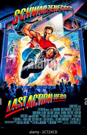 Last Action Hero (1993) Regie: John McTiernan mit Arnold Schwarzenegger, F. Murray Abraham, Art Carney und Charles Dance. Ein Kind wird durch ein Zauberticket in den Film transportiert, muss aber den Bösewicht aufhalten, der in die reale Welt entkommt. Stockfoto