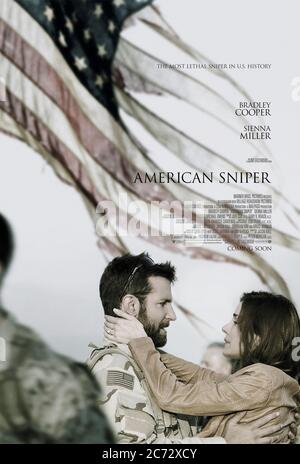 American Sniper (2014) unter der Regie von Clint Eastwood mit Bradley Cooper, Sienna Miller und Kyle Gallner. Bio-Bild über den legendären Navy S.E.A.L. Scharfschützen Chris Kyle, der 4 Touren im Irak absolvierte und einer der tödlichsten Scharfschützen des Krieges war. Stockfoto