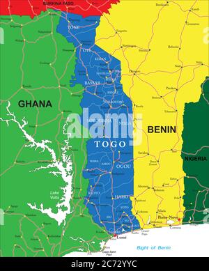 Sehr detaillierte Vektorkarte von Togo mit Verwaltungsgebieten, Hauptstädten und Straßen. Stock Vektor