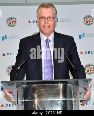 10. Juni 2015, Los Angeles, Kalifornien, USA: Präsident Ed Bastian nimmt an der Delta Air Lines-Vorstellung einer 229 Millionen Dollar teuren Überholung des Terminals 5 (T5) am Los Angeles International Airport Teil (Foto: © Billy Bennight/ZUMA Wire) Stockfoto