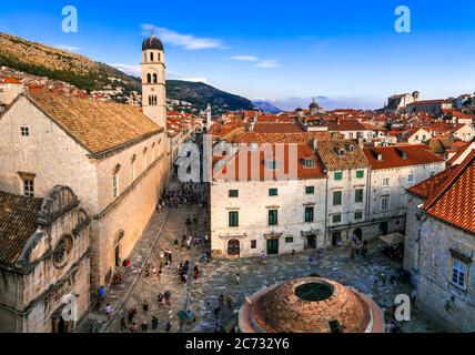 Kroatien Reisen. Dubrovnik. Blick von der Stadtmauer in der Altstadt. 18.09.2019 Stockfoto