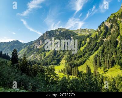 Fantastische Panoramawanderung vom Nebelhorn entlang des Laufbacher Eck über Schneck, Hofats und Oytal Stockfoto