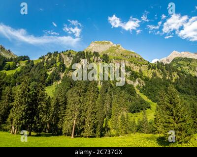 Fantastische Panoramawanderung vom Nebelhorn entlang des Laufbacher Eck über Schneck, Hofats und Oytal Stockfoto