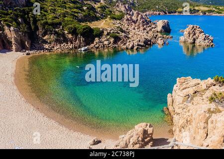 Ein ruhiger sardischer Strand, ein kleines Stück Paradies Stockfoto