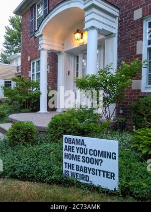 Große Pointe Park, Michigan, USA. Juli 2020. Ein Zeichen in einem Vorort Detroit Yard Kommentare auf der US-Präsidentschaftswahl 2020. Quelle: Jim West/Alamy Live News Stockfoto