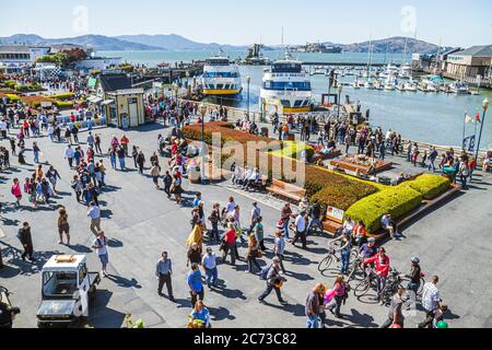 San Francisco California, The Embarcadero, Pier 39, Erholungsgebiet am Wasser, Fisherman's Wharf, Wasser, Eingang, belebte plaza, Einkaufsbummel, Einkaufsbummel Stockfoto