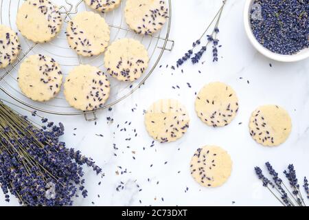 Hausgemachte Lavendel und Zitrone Shortbread Kekse Stockfoto