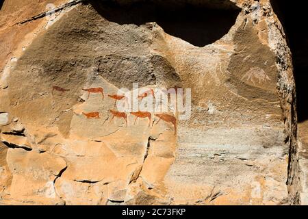 Drakensberg, 'Battle Cave'-Felskunststätte, Buschmann-Felsmalereien, Giants Castle Game Reserve, Uthukela, KwaZulu-Natal, Südafrika, Afrika Stockfoto