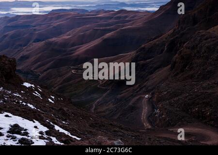 Drakensberg, Morgenansicht der Berge von der Lesotho Seite, am Sani Gipfel des Sani Passes, Mkhomazi Wilderness Area, Maloti drakensberg, Lesotho, Afrika Stockfoto