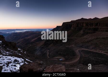 Drakensberg, Morgenansicht der Berge von der Lesotho Seite, am Sani Gipfel des Sani Passes, Mkhomazi Wilderness Area, Maloti drakensberg, Lesotho, Afrika Stockfoto