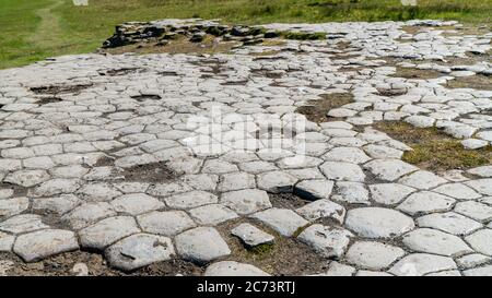 Hexagonal Basalt Felsformationen genannt Kirchenboden in Kirkjubjaejarklaustur Kirkjugolf, Süd-Island Stockfoto