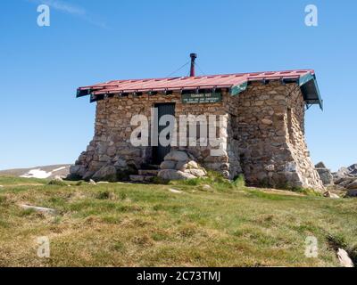 Seamans Hütte entlang des Weges von Charlotte's Pass zum Mount Kosciuszko. New South Wales, Australien. Stockfoto