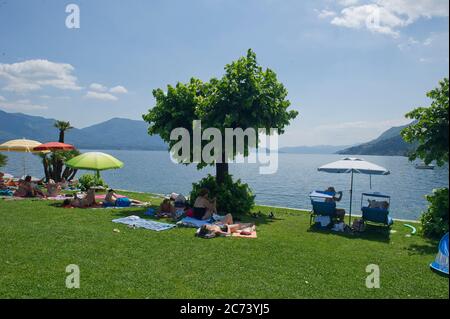 Europa, Italien, Cannobio, Italien, - Seeufer Park Lago Maggiore, Strand von Cannero Riviera Stockfoto