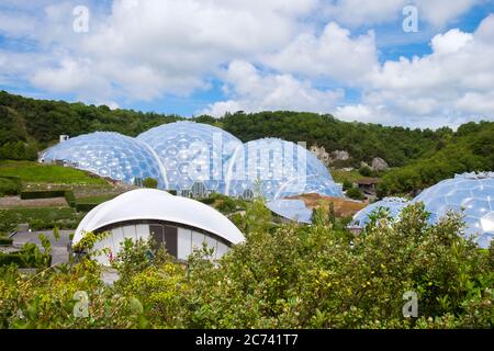 Die Biomes des Eden Project bei St. Austell in Cornwall. Stockfoto