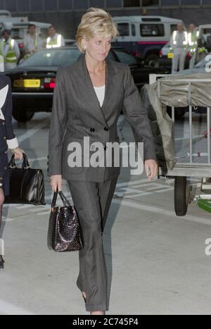 Diana Princess of Wales verlässt im September 1996 den Londoner Flughafen Heathrow. Stockfoto