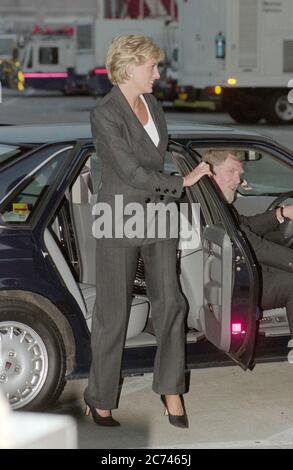 Diana Princess of Wales verlässt im September 1996 den Londoner Flughafen Heathrow. Stockfoto