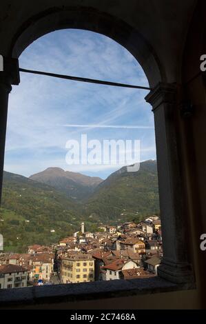 Italien, Lombardei, Brescia, Valsabbia. Bagolino von Bagolino aus gesehen Stockfoto