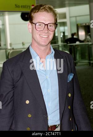 Major James Hewitt verlässt 1996 den Londoner Flughafen Heathrow. Stockfoto