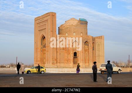 Das Grab von Torebek Hanim wurde im 14. Jahrhundert erbaut. Torebek ist die Frau von Emir Timur. Das Grab ist mit Fliesen verziert. Kunya Urgench, Turkmenistan. Stockfoto