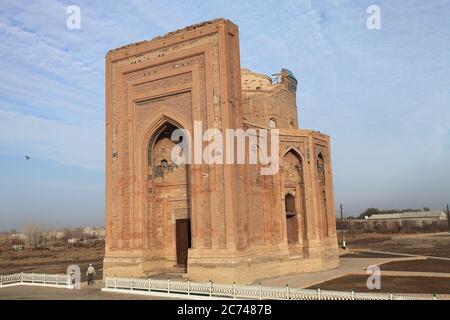 Das Grab von Torebek Hanim wurde im 14. Jahrhundert erbaut. Torebek ist die Frau von Emir Timur. Das Grab ist mit Fliesen verziert. Kunya Urgench, Turkmenistan. Stockfoto